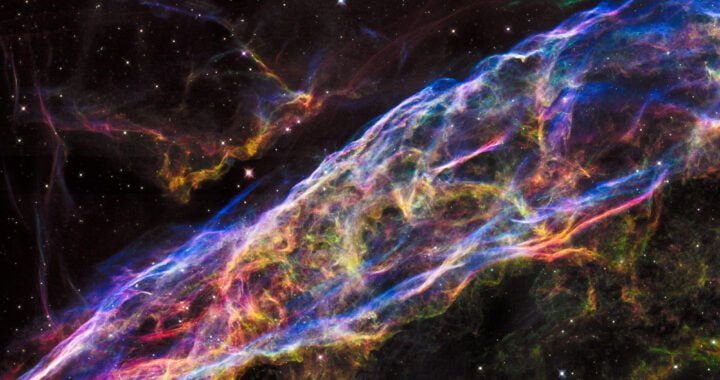 https://cdn.esahubble.org/archives/images/publicationjpg/heic1520a.jpg